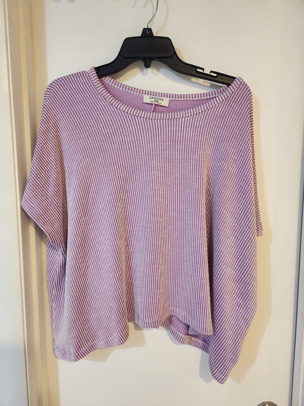Zenana Outfitters Lavender & White Ribbed Scoop Neck Tee